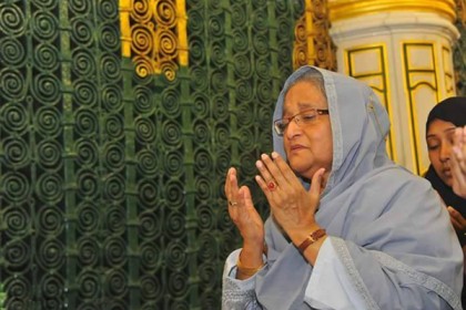 প্রধানমন্ত্রীর ওমরাহ পালন 