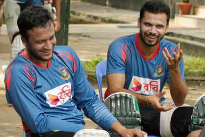 মাইলফলক ছোঁয়ার অপেক্ষায় মাশরাফি-সাকিব