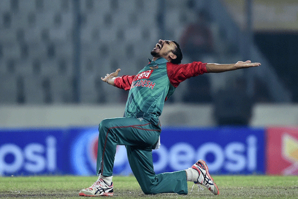 ১৩৩ রানের জুটি ভাঙলেন নাসির