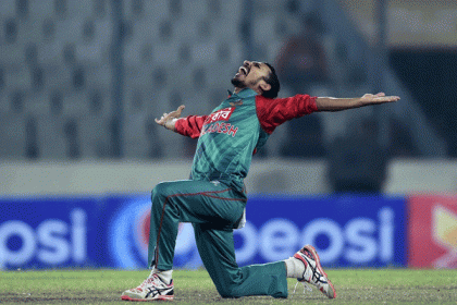 ১৩৩ রানের জুটি ভাঙলেন নাসির