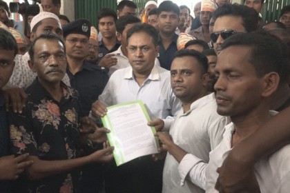 বরিশালে ৪ দফা দাবিতে কর্মচারিদের বিক্ষোভ
