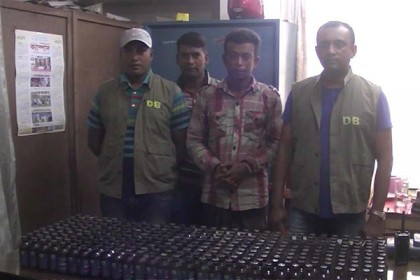 ঝিনাইদহে ৩০০ বোতল ফেনসিডিলসহ আটক ১