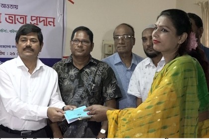 ভাতা পেলেন বরিশালের ৪৭ হিজড়া