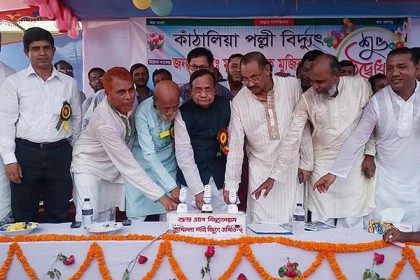 চৌদ্দগ্রামে বিদ্যুৎ পেল ২৮৫ পরিবার