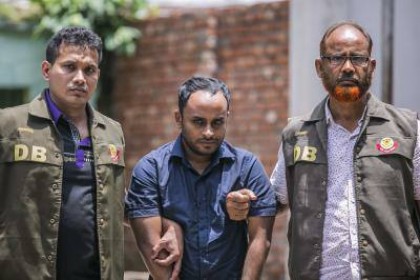 
স্বীকারোক্তিমূলক জবানবন্দি দিচ্ছেন নাঈম
