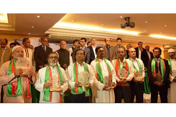 আমিরাতে ৯ বাংলাদেশি মুক্তিযোদ্ধাকে সম্মাননা প্রদান