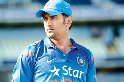 সোশ্যাল মিডিয়ায় ভক্তের দ্বারা অপমানিত হলেন ধোনি