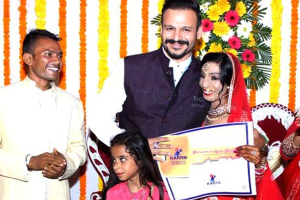 
অ্যাসিড আক্রান্ত তরুণীকে বিবেকের ‘বাড়ি’ উপহার 