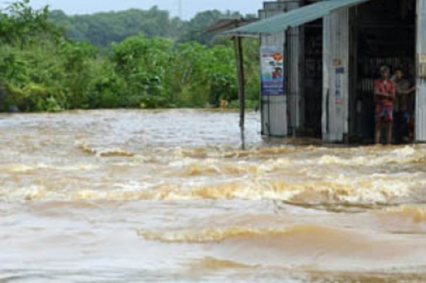 শ্রীলঙ্কায় ক্ষতিগ্রস্তদের জন্য ভারতীয় সাহায্য 