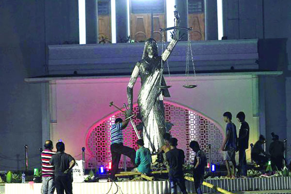 ভাস্কর্য সরানোর প্রতিবাদ; ১৪০ জনের বিরুদ্ধে মামলা