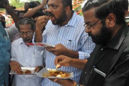ভারতে গরুর মাংস বিক্রিতে নিষেধাজ্ঞার প্রতিবাদে 'বিফ ফেস্ট' 

