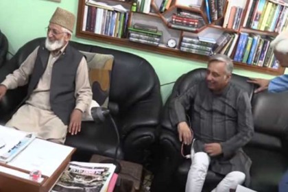 ‘দেশবিরোধী’ মন্তব্যে হাসছেন কংগ্রেস নেতা, ভাইরাল ভিডিও
