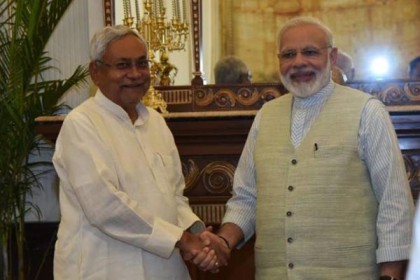 সোনিয়ার ভোজে রুচি নেই! মোদির ভোজে হাজির নীতীশ 