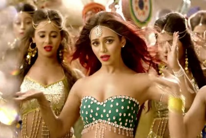খোলামেলা পোশাকে 'আল্লাহ মেহেরবান' নিয়ে বিতর্কে নুসরাত ফারিয়া (ভিডিও)