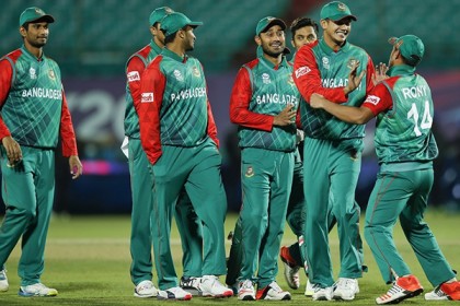 ১৯ রানে ২ উইকেট নেই পাকিস্তানের
