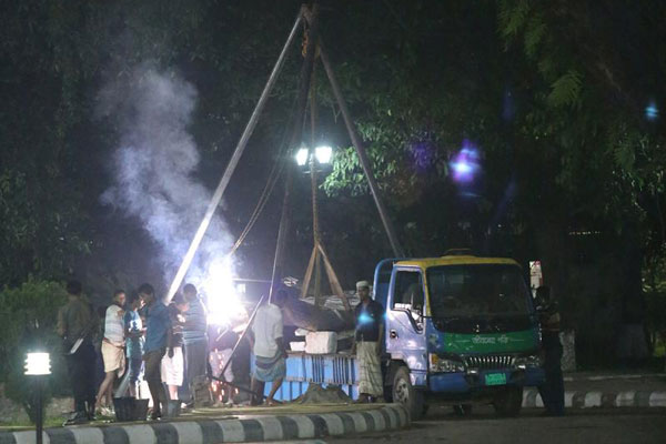 অ্যানেক্স ভবনের সামনে পুনঃস্থাপন হচ্ছে ভাস্কর্যটি