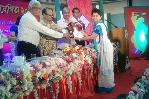 মির্জাপুরের শিক্ষিকা প্রজ্ঞা লাবনী রবীন্দ্র সংগীতে দেশ সেরা