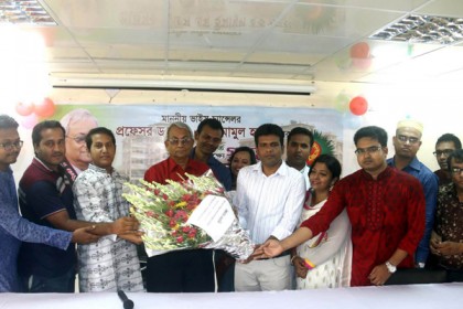 বরিশাল বিশ্ববিদ্যালয়ের ভিসিকে শিক্ষক সমিতির সম্মননা