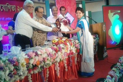 মির্জাপুরের শিক্ষিকা প্রজ্ঞা লাবনী রবীন্দ্র সংগীতে দেশ সেরা