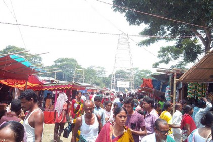 রাজৈরে শুরু হলো গণেশ পাগলের কুম্ভ মেলা 