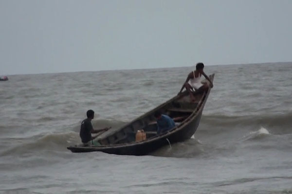 কাল উপকূল অতিক্রম করতে পারে 'মোরা', ডাক্তাদের ছুটি বাতিল

