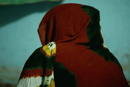 বিয়ের দাবিতে প্রেমিকের দোকানে প্রেমিকার অনশন