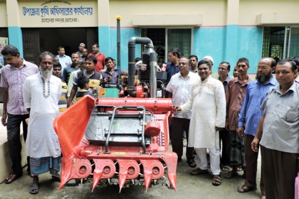 মাগুরায় কৃষকদের মাঝে বিনামূল্যে কৃষি যন্ত্র বিতরণ
