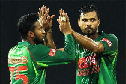 চ্যাম্পিয়ন্স ট্রফির সেরা দশে সাকিব-মাশরাফি