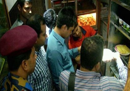 ভ্রাম্যমাণ আদালতে সাড়ে তিন লাখ টাকা জরিমানা