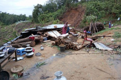 মোরায় ক্ষতিগ্রস্ত ২ হাজার পরিবার কোনো সহায়তা পায়নি 