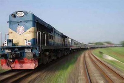 পাহাড়ি ঢলে ঢাকা-চট্টগ্রাম রেল যোগাযোগ বিচ্ছিন্ন