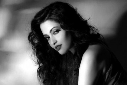 নেট দুনিয়ায় শীঘ্রই ঝড় তুলবেন রিয়া সেন