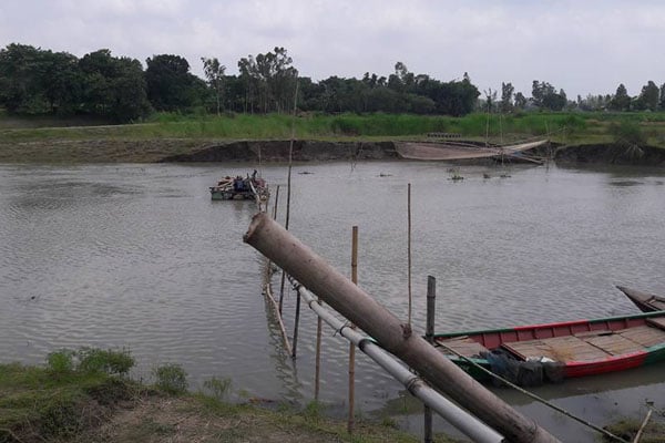 মির্জাপুরে ২টি ড্রেজার ধ্বংস, মোটরসাইকেল জব্দ