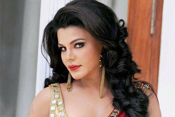 আপত্তিকর মন্তব্য করে গ্রেফতারের মুখে রাখি!