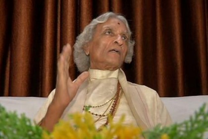 পাকিস্তানে পরমাণু বোমা ফেললেই সমস্যার সমাধান: আচার্য ধর্মেন্দ্র