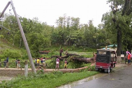 ঘূর্ণিঝড় 'মোরা': লামায় বিদ্যুৎহীন ৬দিন