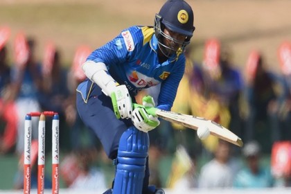 ৩০০ রানের লক্ষ্যে ব্যাট করছে লঙ্কানরা
