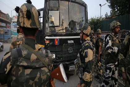 ভারতীয় সেনা কনভয়ে জঙ্গিদের হামলা, নিহত ২