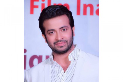 সাংবাদিক ইউনিয়নের ইফতার পার্টিতে শাকিব খান