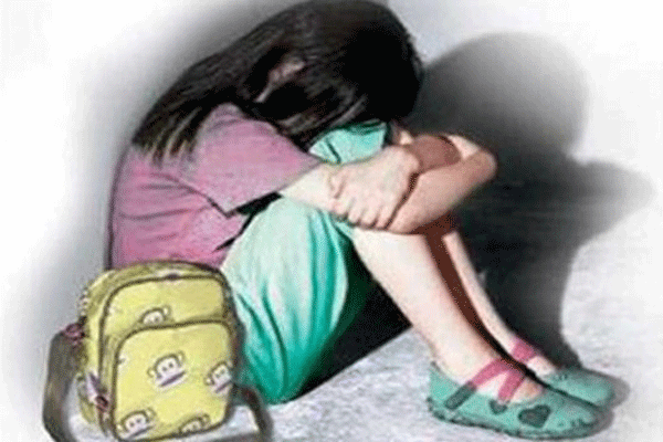 বরিশালে স্কুলছাত্রী ধর্ষণের অভিযোগে থানায় মামলা
