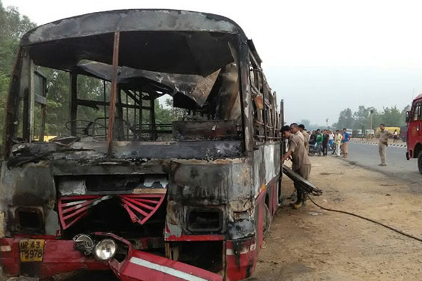 ভারতের উত্তরপ্রদেশে সড়ক দুর্ঘটনায় নিহত ২২

