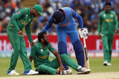 চ্যাম্পিয়ন্স ট্রফি থেকে ছিটকে পড়লেন ওয়াহাব রিয়াজ