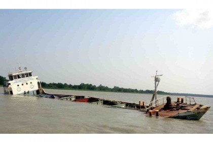সুন্দরবনে কার্গো ডুবি, ৩৬ ঘণ্টায়ও শুরু হয়নি উদ্ধার অভিযান