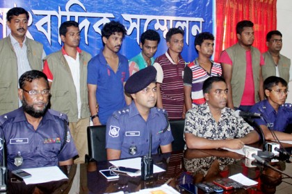 দিনাজপুর ও ফরিদপুর থেকে ৪ সাইবার প্রতারক আটক