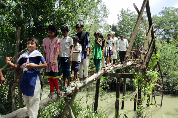 বেহাল দশায় মোরেলগঞ্জের ব্রিজ, দুর্ভোগ চরমে
