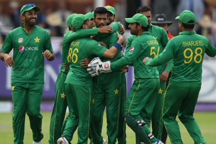 পাকিস্তানের বিদায় ঘণ্টা, নাকি টিকে থাকা!
