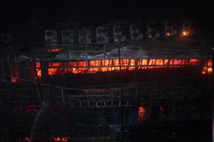 বরিশালে নির্মানাধীন ওয়াটারবাস আগুনে ভস্মিভূত