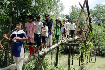 বেহাল দশায় মোরেলগঞ্জের ব্রিজ, দুর্ভোগ চরমে
