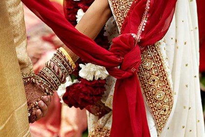 মণ্ডপে বড় ভাইকে সরিয়ে বিয়ে করলেন ছোট ভাই