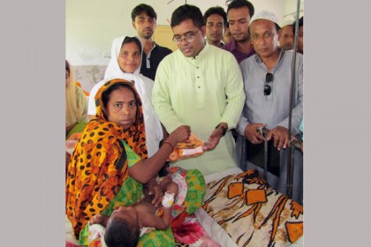ছাত্রলীগের উদ্যোগে বাগেরহাটে খাবার বিতরণ 